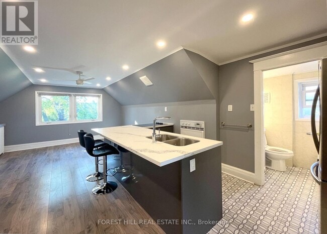 Photo - 303 Lonsdale Rd