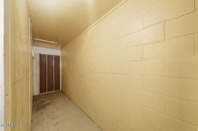 Building Photo - 5833 Ybarra Ct
