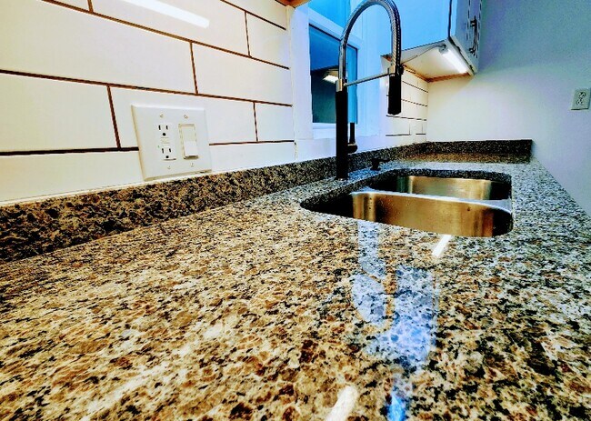 Photo - 726 Chenango St Apartment