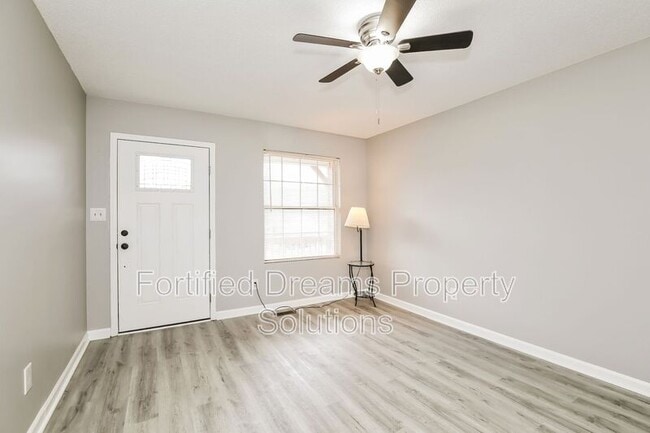 Photo - 2208 Gable Way Unit B