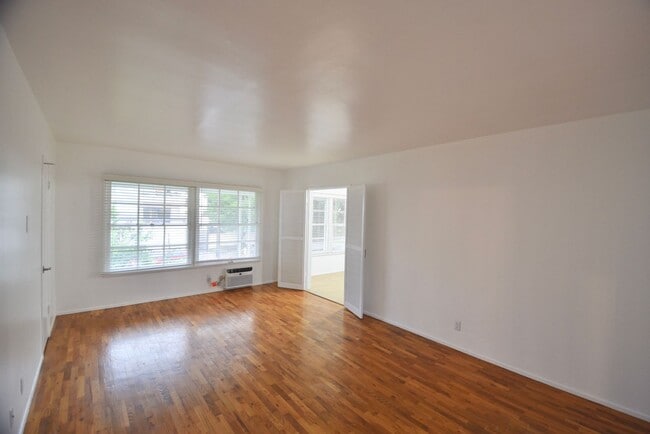 Photo - 5220 Radford Ave Unidad 5220-04