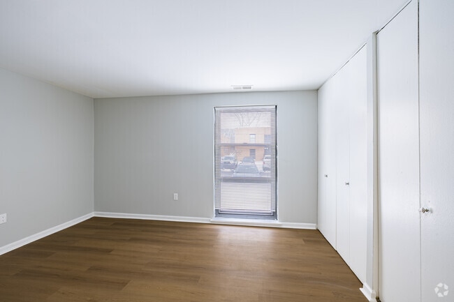 1BR, 1BA - 695SF - Primary Bedroom