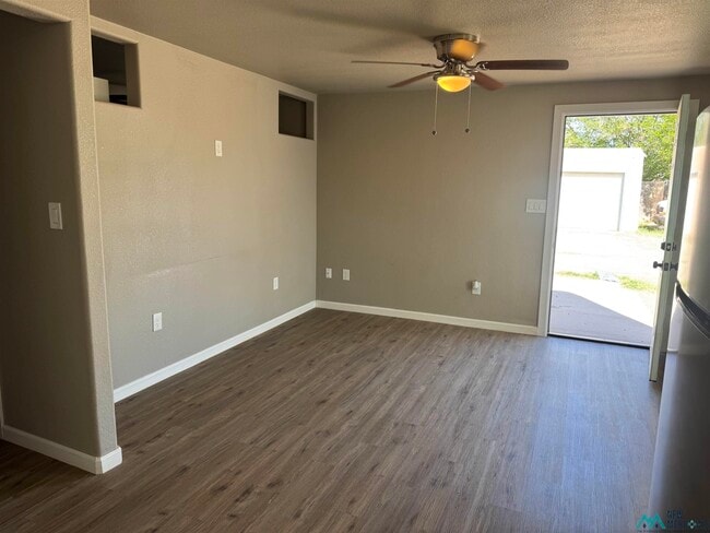 Photo - 911.5 Bullock Ct