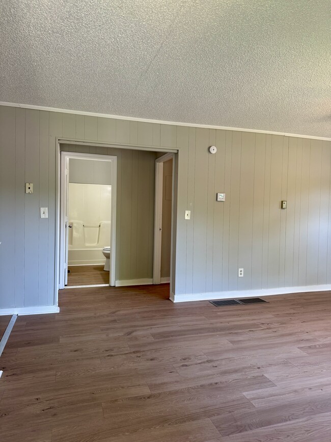 Photo - 2 Clervue Cir NE