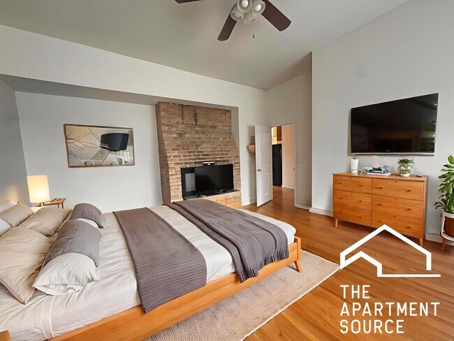 Photo - 907 W Belmont Ave Unit 2S