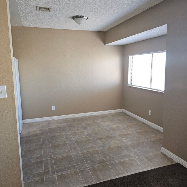 Photo - 2341 Exeter Dr Unidad C
