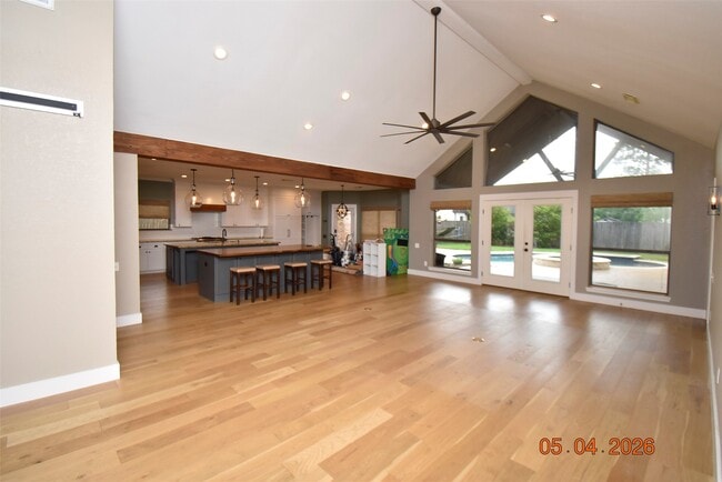 Photo - 421 Creekside Dr
