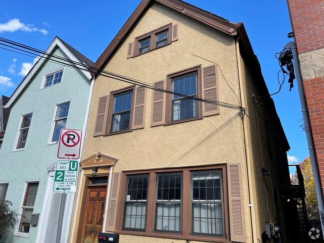 Building Photo - 941 Saint James St Unit #3 Rental