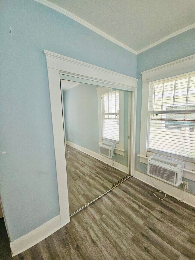 2301 N Jefferson St, Apt 3