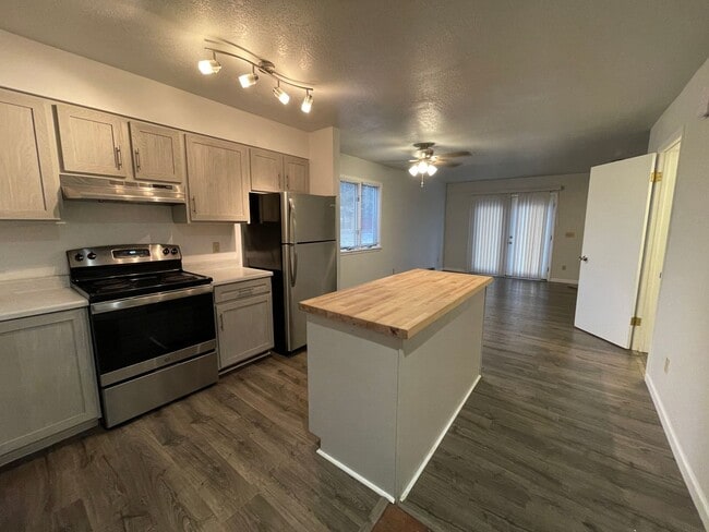 Photo - 1240 Stetson Rd