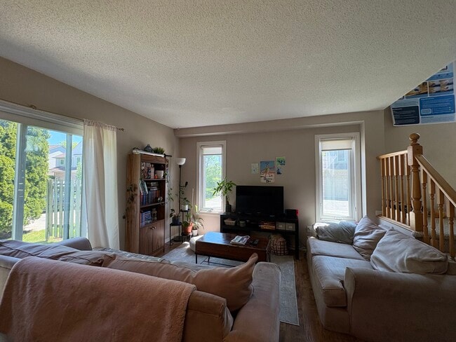 Photo - 51 Roehampton Crescent