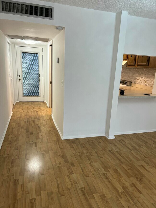 Photo - 9470 Live Oak Pl Unit 204