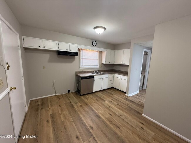 Photo - 10410 Foxboro Dr