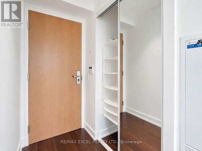 Photo - 7 Grenville St Unité 1802