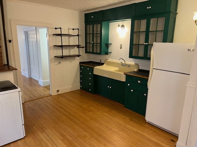 Building Photo - 66 Main St Unit A