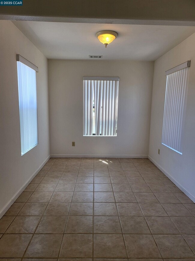 Photo - 526 Harbour Way