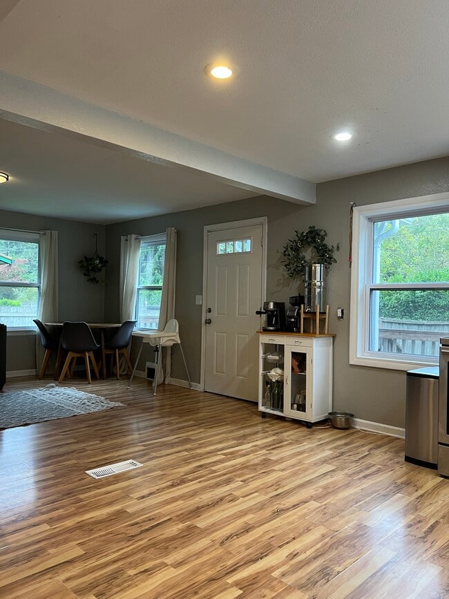 Photo - 2344 Northlake Way NW