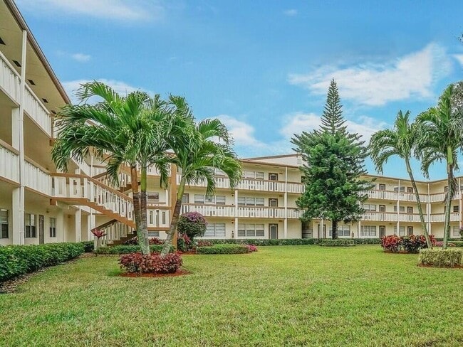Building Photo - 99 Mansfield C Unit 99