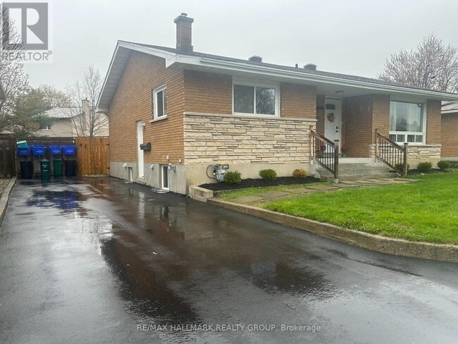 Photo - 1540 Maxime St