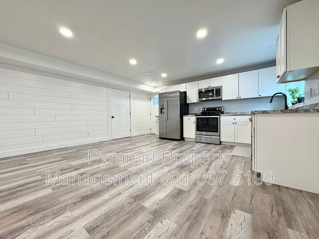 3448 Wally Wy