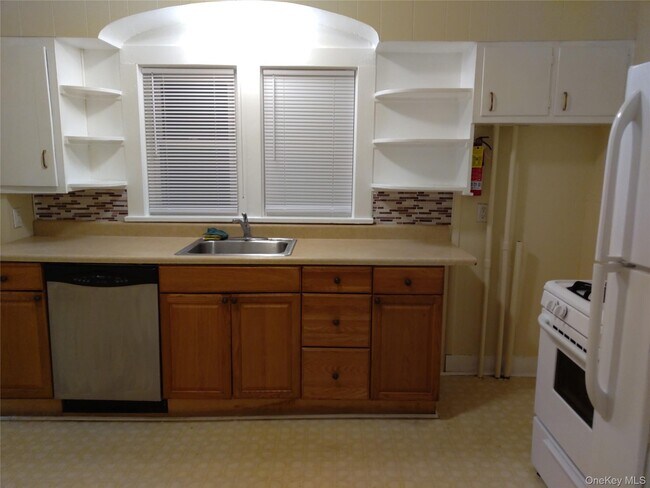 Building Photo - 22 Fostoria St Unit #2