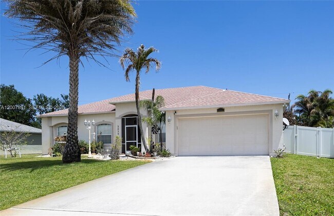 Building Photo - 2033 SW Beekman St