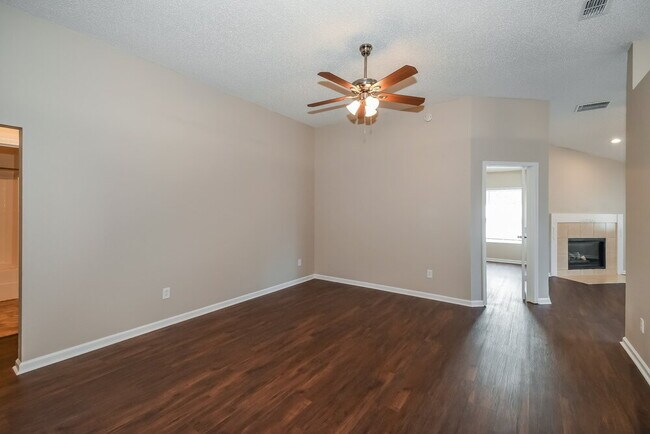 Photo - 8628 Springtree Road