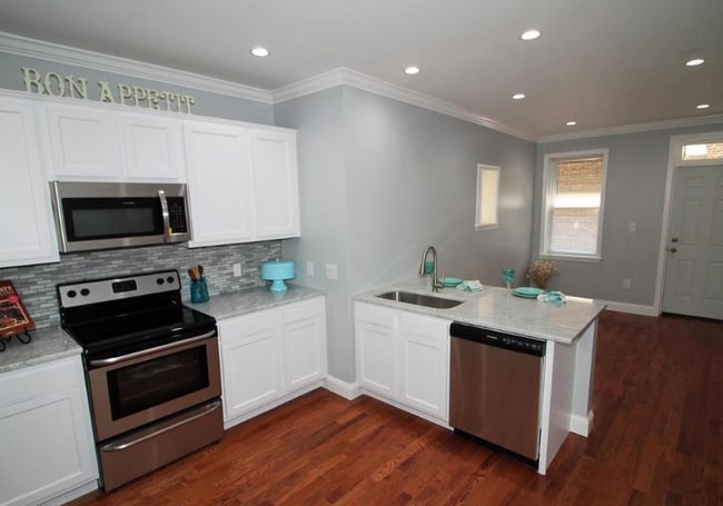 Building Photo - 703 Portland St