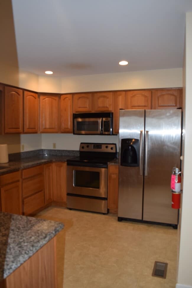 Photo - 140 Kenley Ct