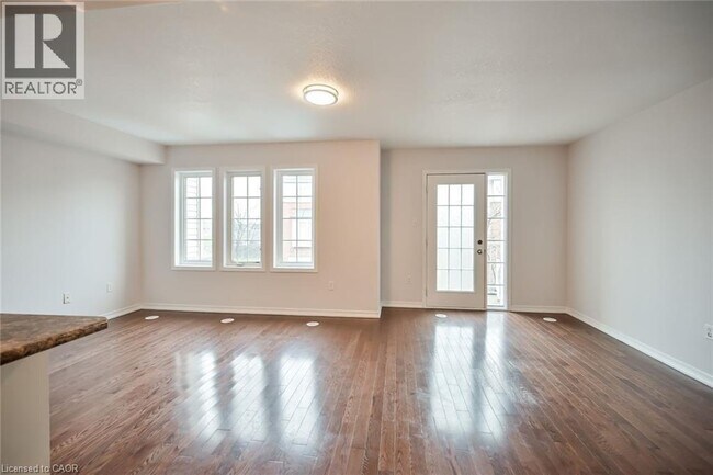 Photo - 7 Sirente Dr