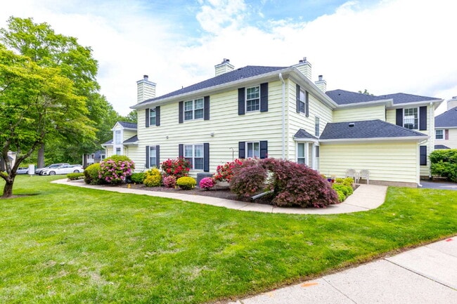 Spacious & Stylish 3-Bedroom Townhome in S... - Spacious & Stylish 3-Bedroom Townhome in S...