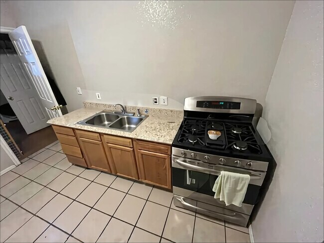 Photo - 4731 Vine St