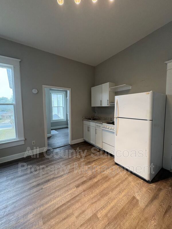 Photo - 640 E Washington St Unit H