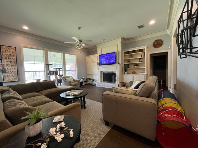 852 Azalea Garden Dr