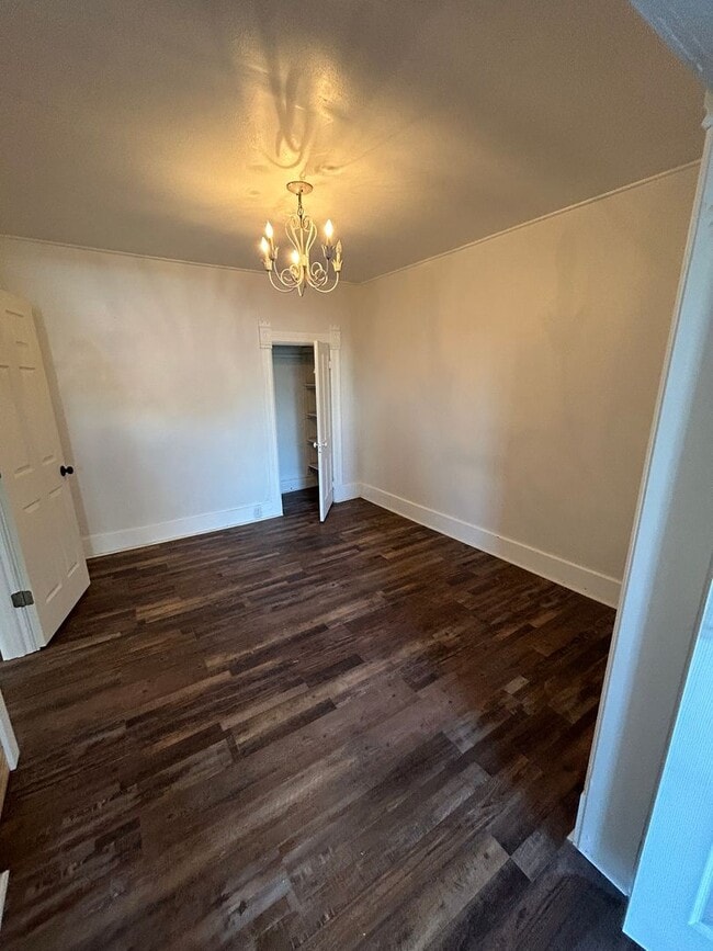 Photo - 854 S Main St