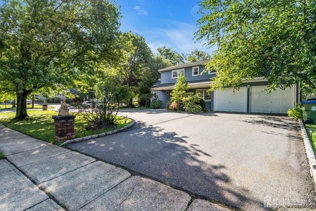 43 Jonathan Dr