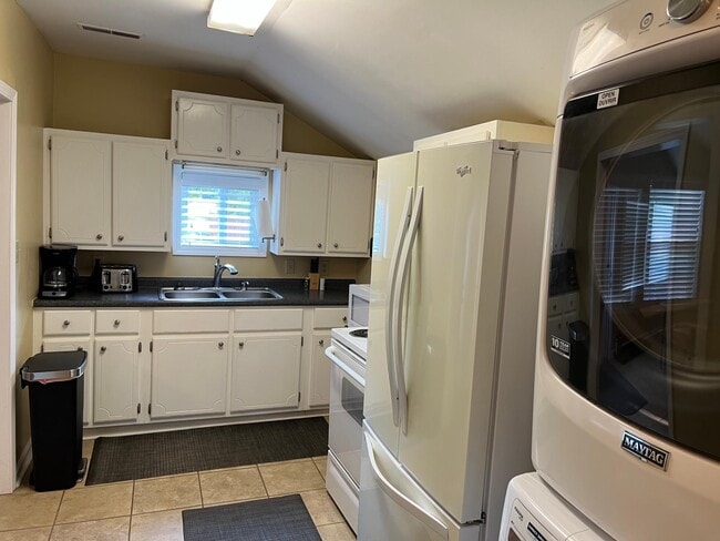 Photo - 102 N Main St