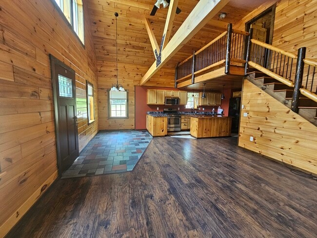 Great room - 2058 E Clarendon Rd