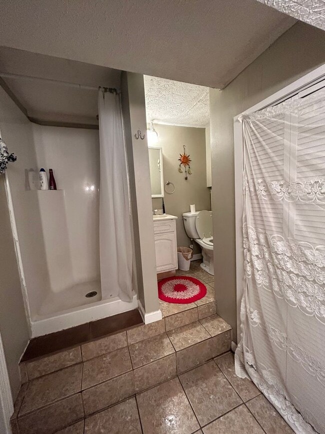 Photo - 2 bedroom-close to campus!