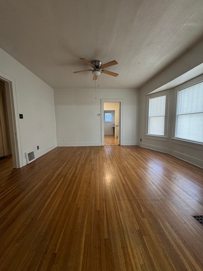 Photo - 233 N Poplar Ave