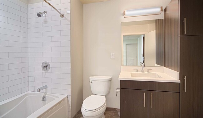 Photo - 1 Canal St Unidad 725