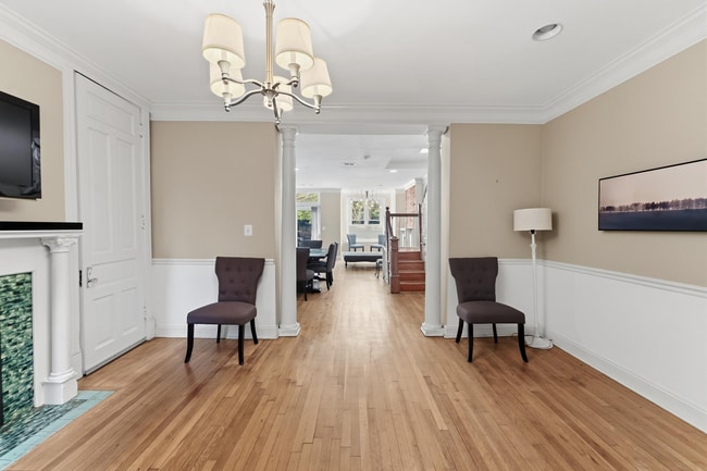 Photo - 11 R St NW