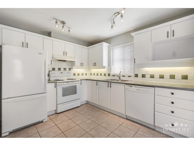 Photo - 6336-6197 197 St Unit 305