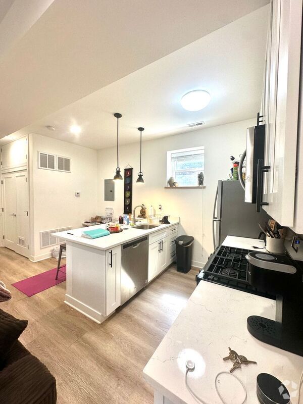 Building Photo - 1644 W Cermak Rd Unit 1R Rental