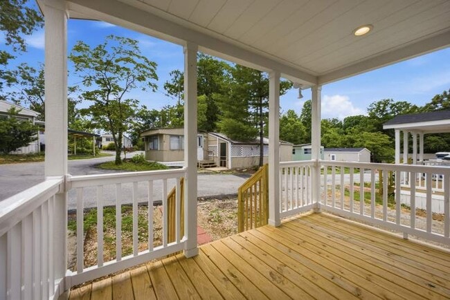 Photo - 84 Maple Path Ln