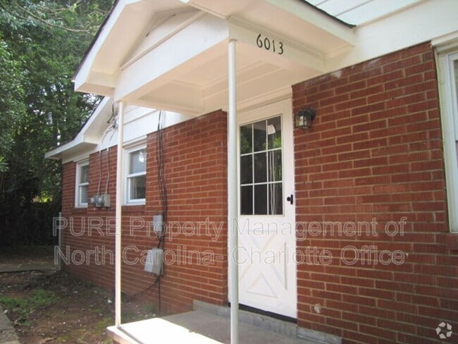 Building Photo - 6013 Ingleside Dr Rental