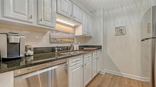 Photo - 750 N Tamiami Trl Unit 304