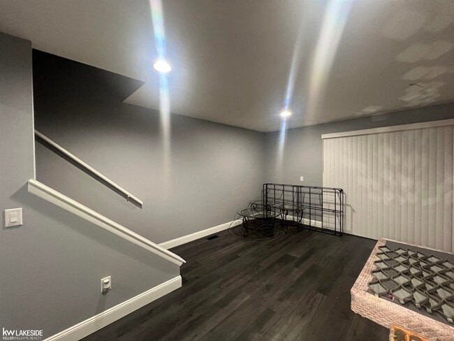 Photo - 4460 15 Mile Rd