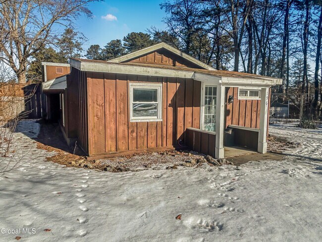 Photo - 196 Luzerne Rd