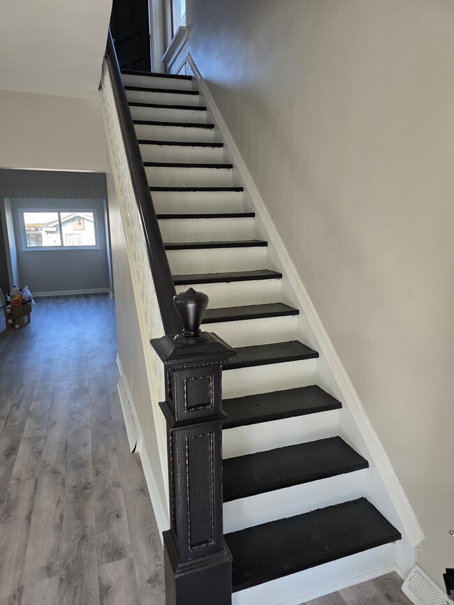 Entry - 105 Broad St House